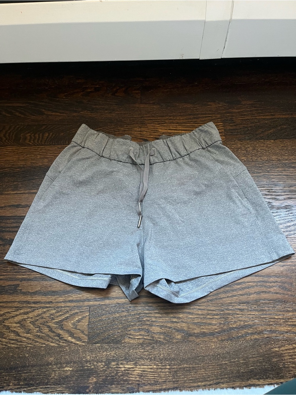 Lululemon On The Fly Short in Grey Size 4